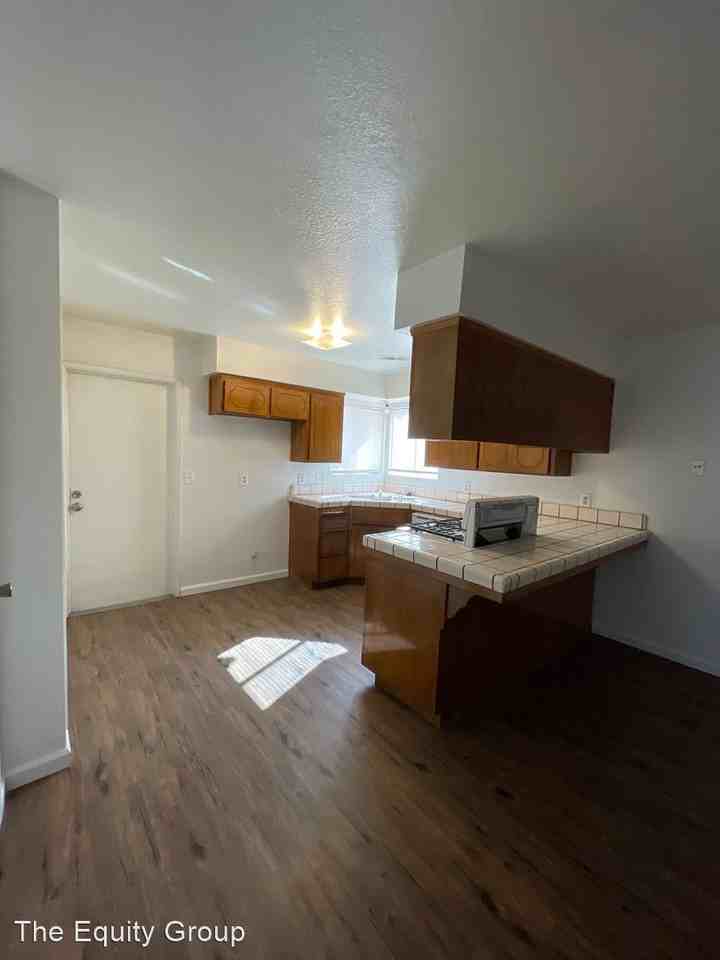 1571-1577 East Cross Avenue - Photo 3 of 21