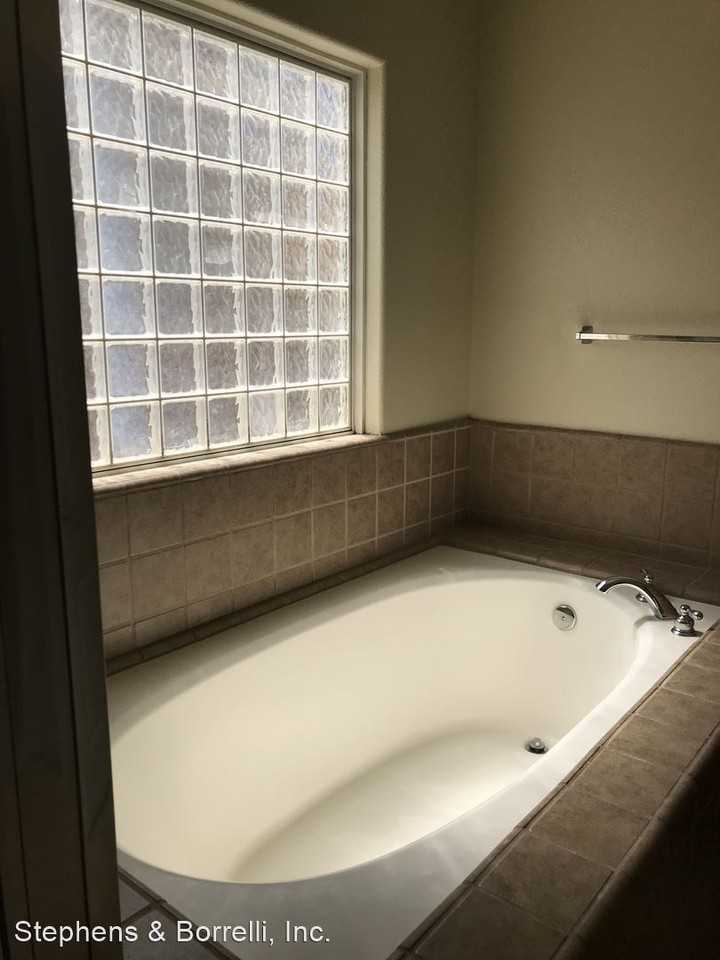 1176 Walnut Creek Dr - Photo 3 of 4