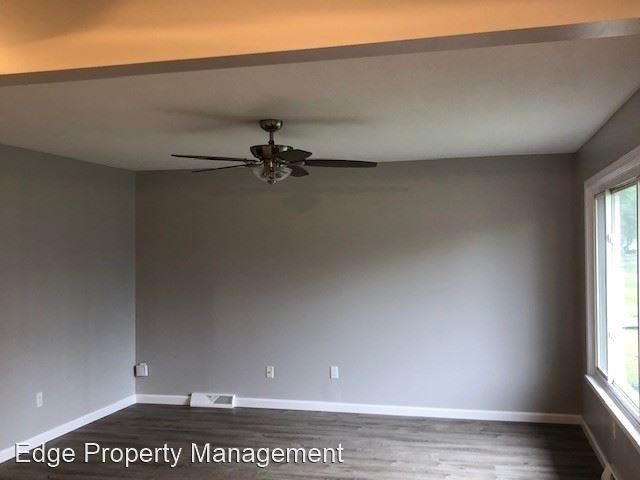 5449 Hawthorne Ave - Photo 2 of 11