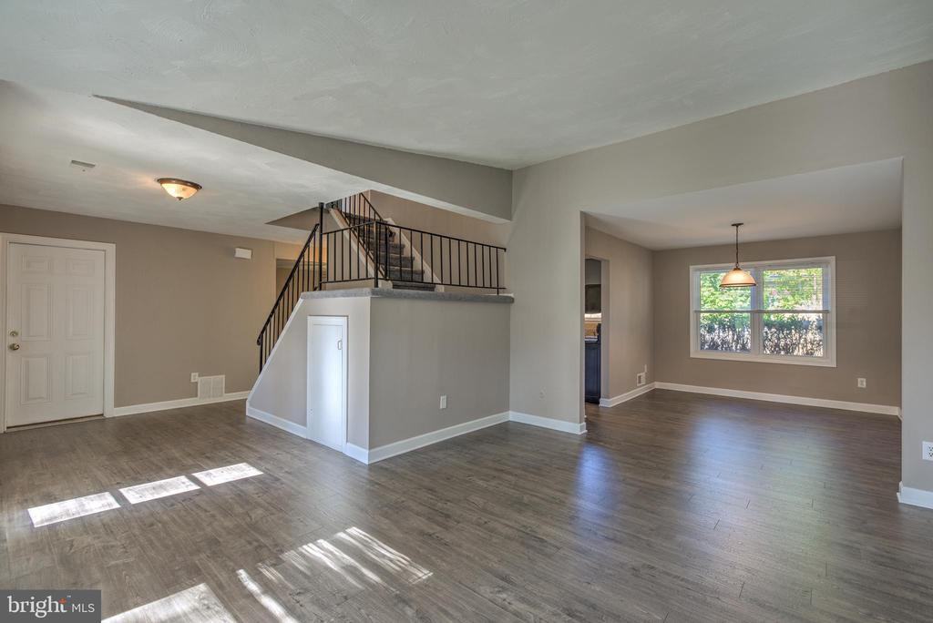 220 Union St - Photo 3 of 23