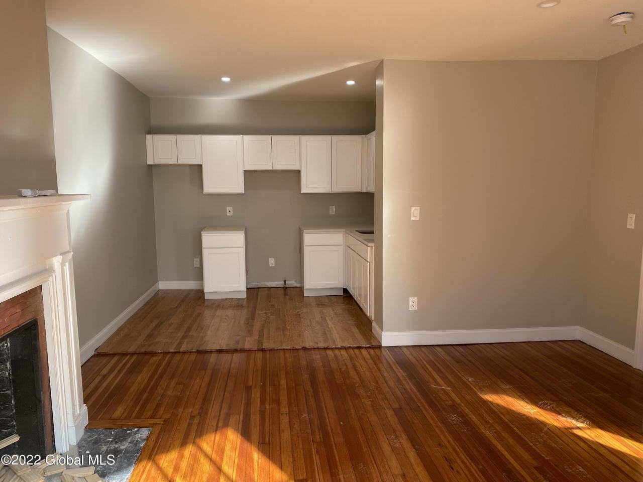 359 State St - Photo 3 of 10