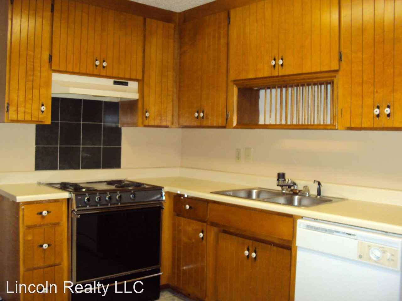 1749 Poplar St - Photo 2 of 7