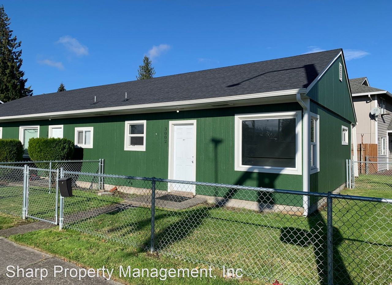 3002 3006 Washington Way Apartments in Olympic West, Longview, WA