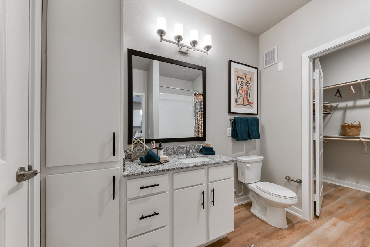 6730 N LOOP 1604 E - Photo 3 of 26