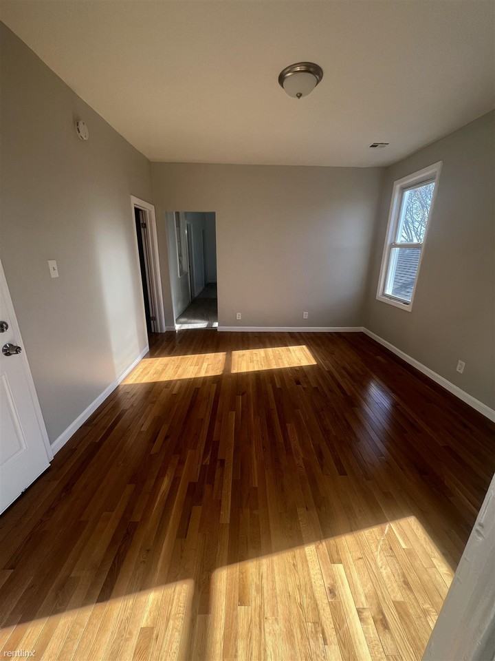 81 2nd St - Photo 3 of 9