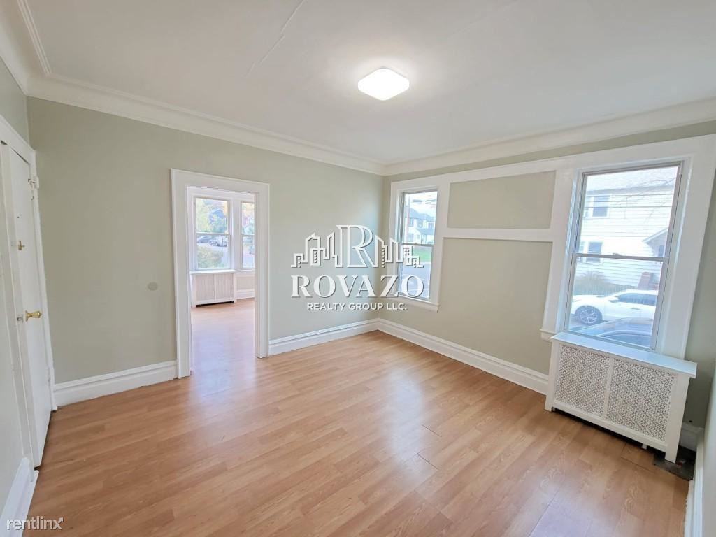 56 Fuller Pl - Photo 3 of 7