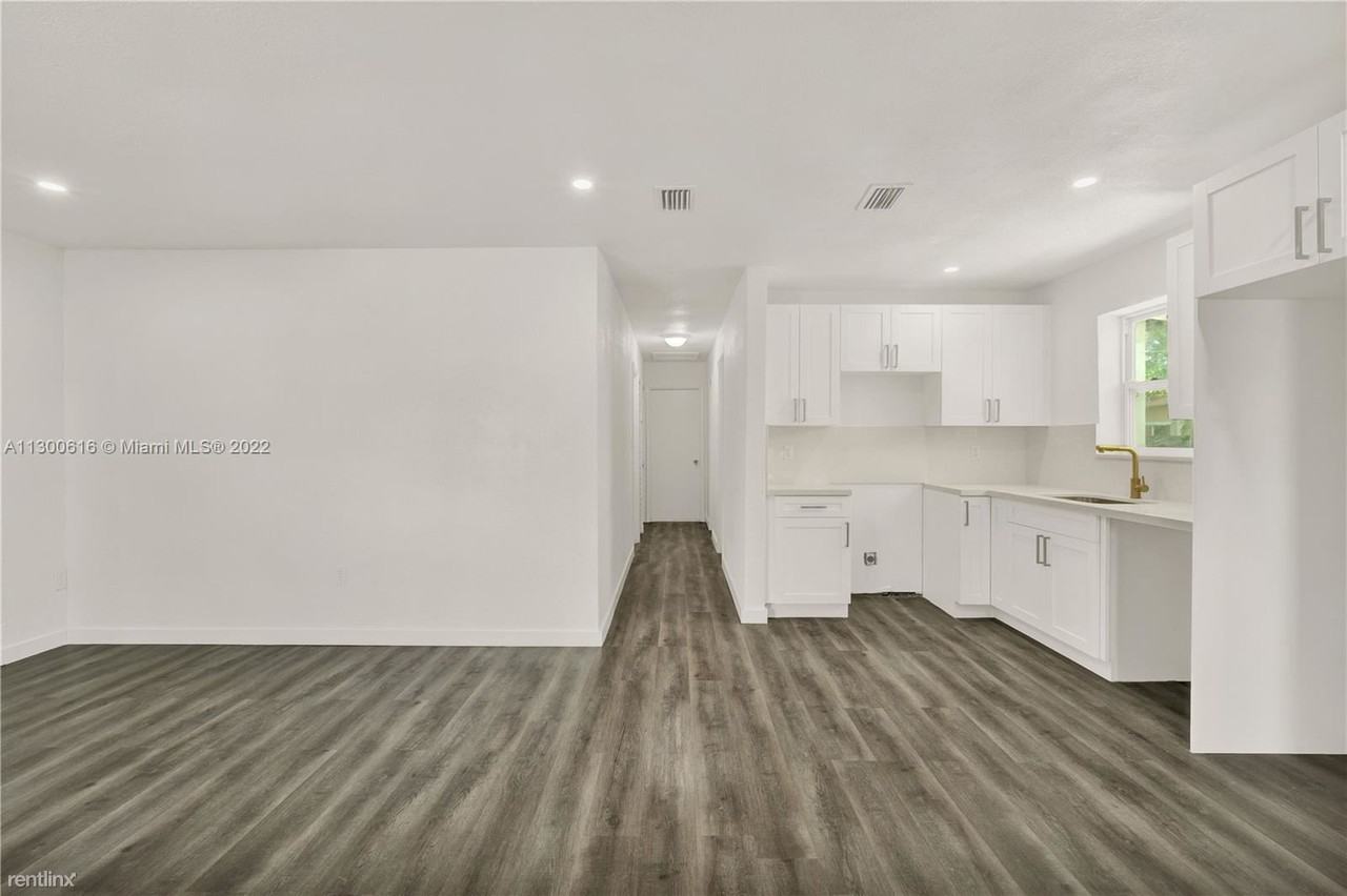 11240 Sw 60th Ter - Photo 2 of 7