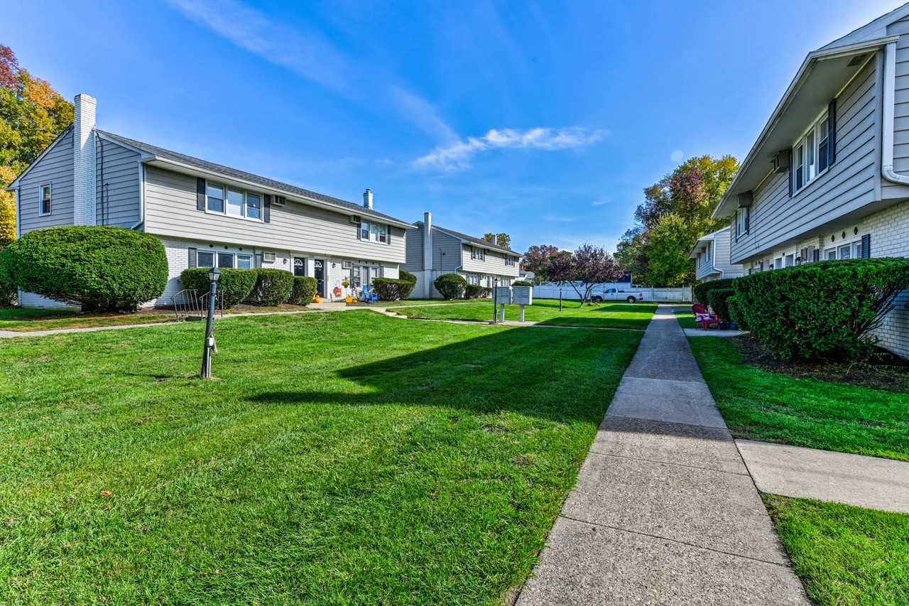 Hampton Court Apartments 1100 Clements Bridge Rd, Barrington, NJ
