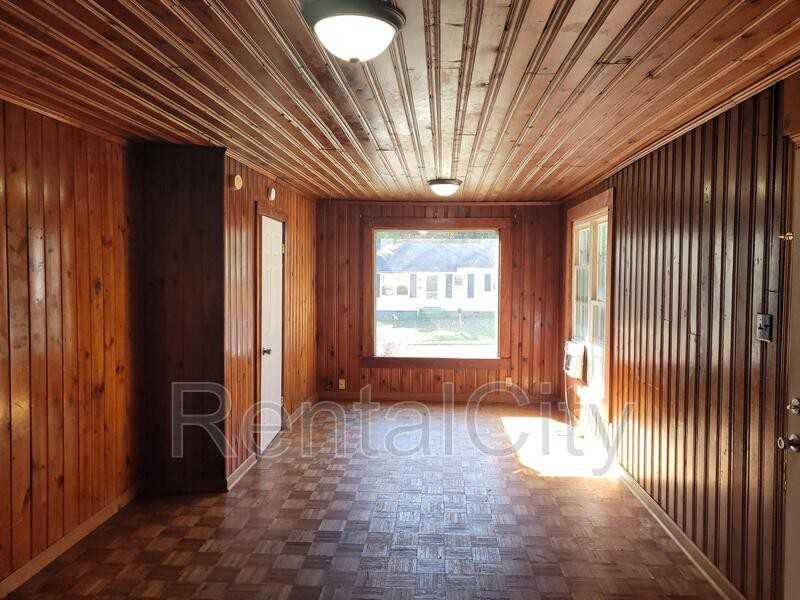 1014 W Wheeler St - Photo 2 of 9