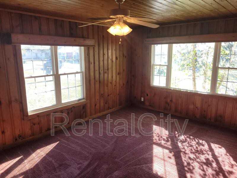 1014 W Wheeler St - Photo 3 of 9