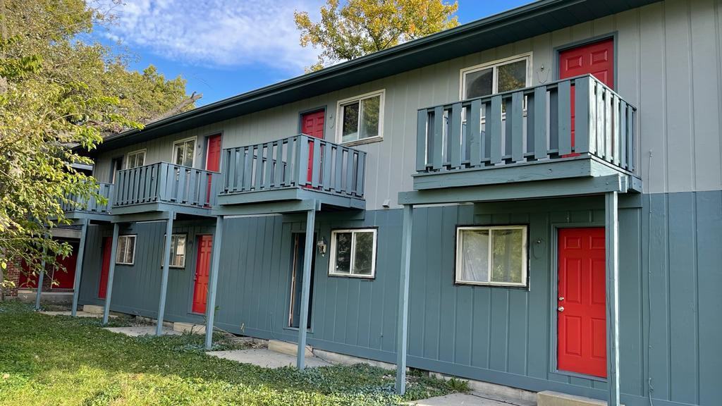 1343 N Gulick Ave - Photo 2 of 9