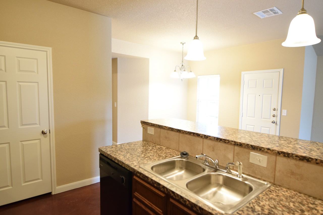 1427 Hopi Trl - Photo 6 of 16