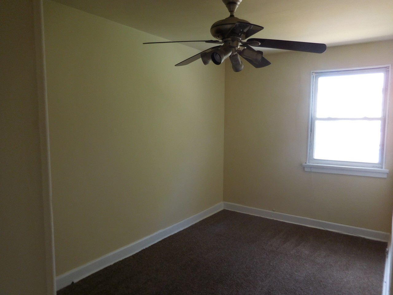 712 Pontiac Ave - Photo 6 of 8