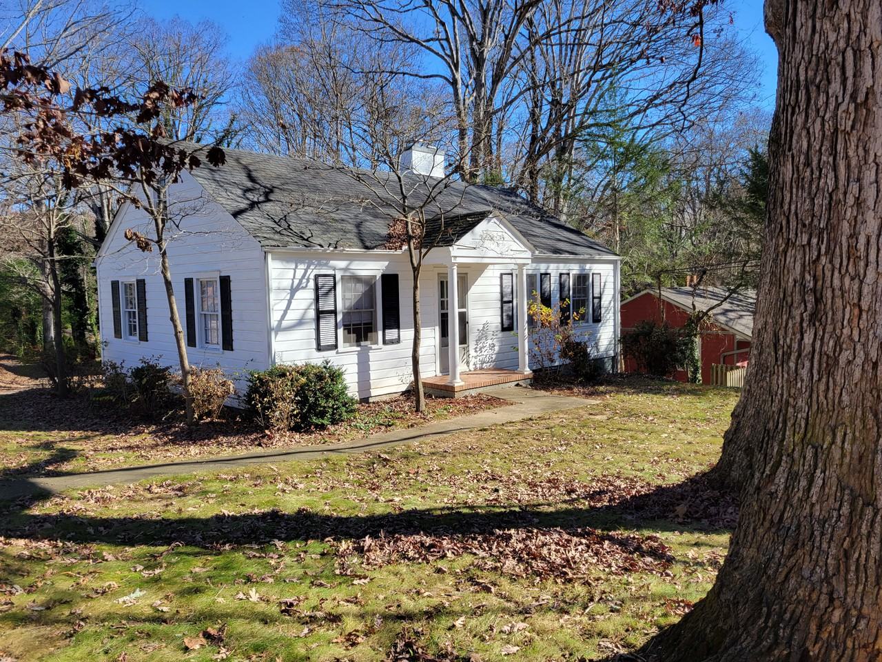 92 Beverly Rd, Asheville, NC 28805 2 Bedroom House for 1,800/month