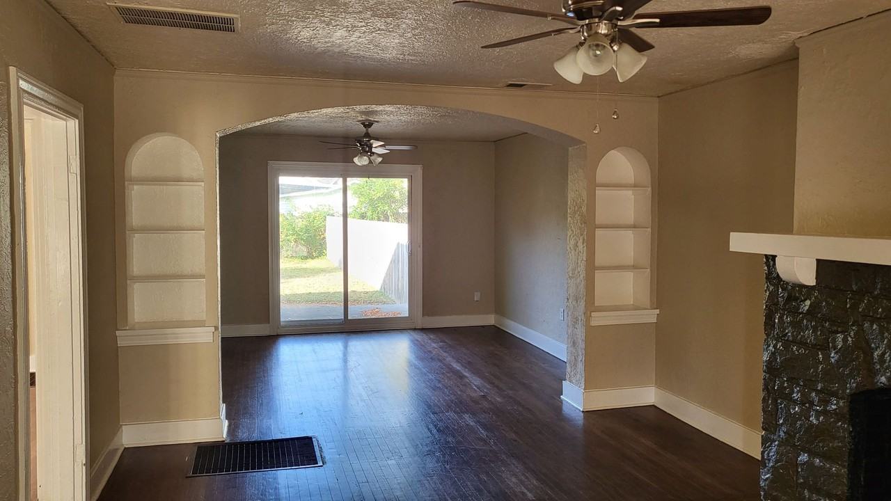 1824 Netherwood Ave - Photo 3 of 17