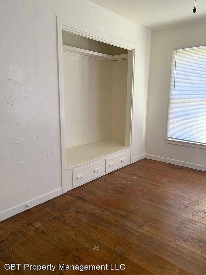 914 West Trinity Street - Photo 2 of 9