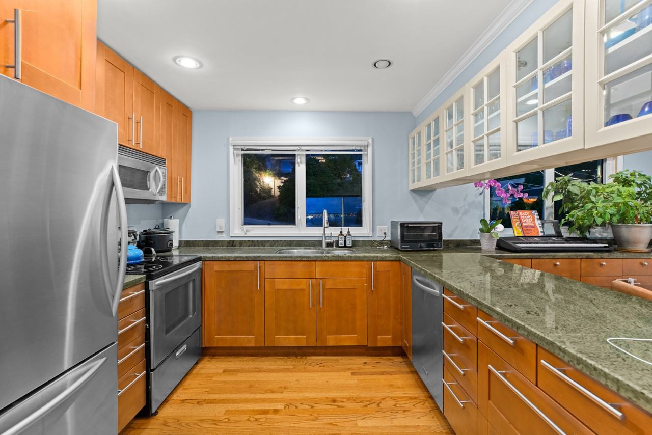 2558 Mathers Ave - Photo 2 of 38