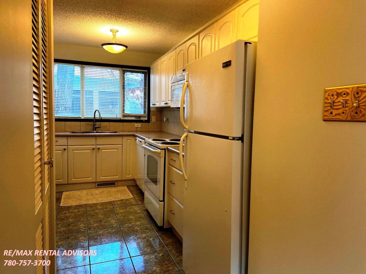 9351 91 St Nw - Photo 3 of 19