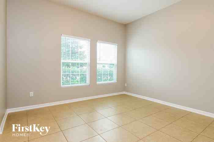 2620 Limerick Cir - Photo 3 of 15