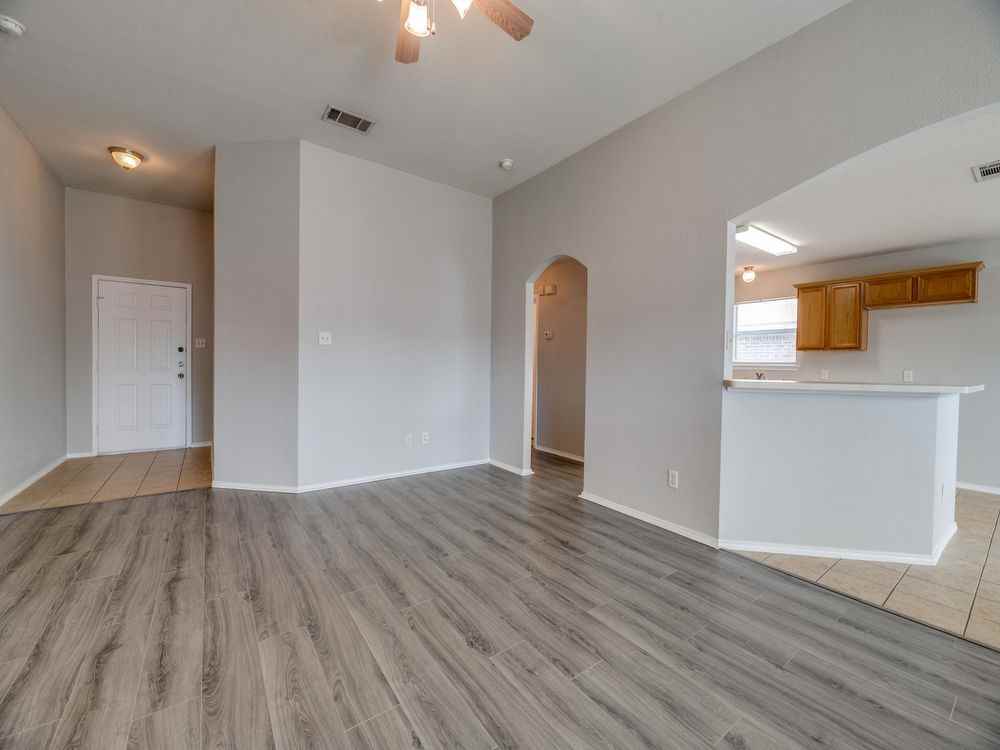 748 Bur Oak Dr - Photo 2 of 10