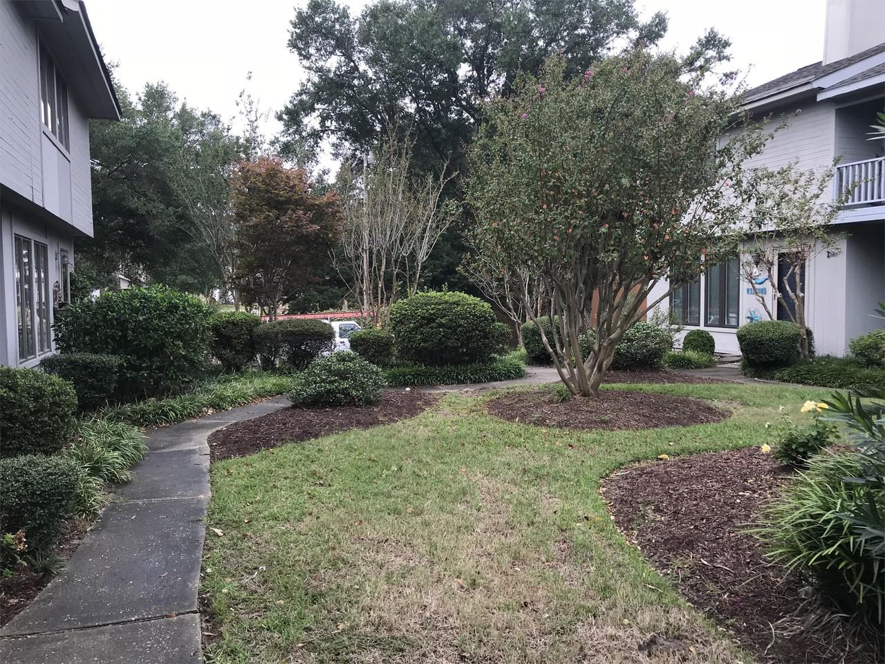 304 75th Ave N #F - Photo 2 of 19