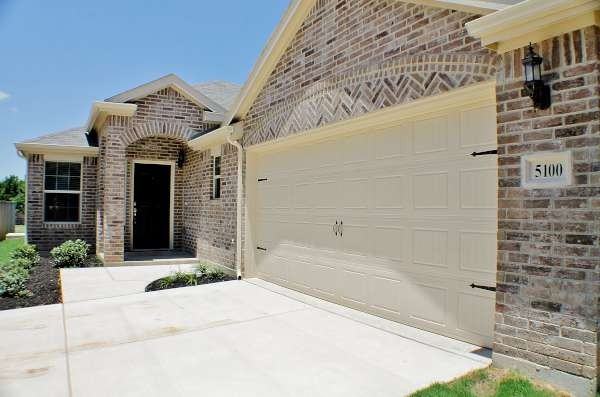 5100 Oxen Ct - Photo 3 of 33