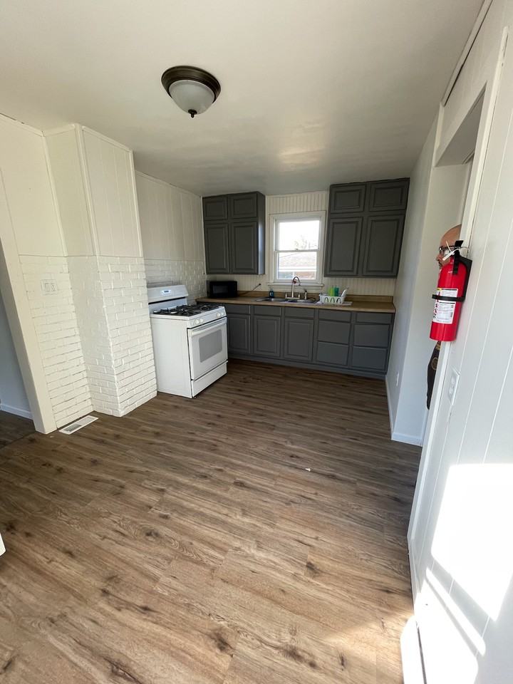 807 Wood St #2 - Photo 3 of 11