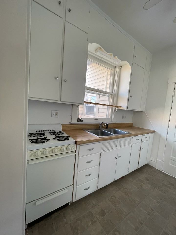 157 Michigan Ave #2 - Photo 5 of 16