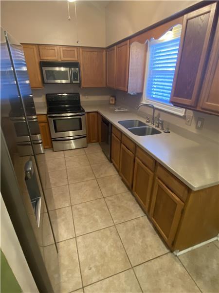 953 Bayou Trace Dr - Photo 2 of 29