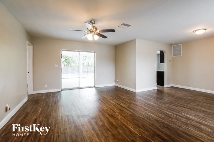 4233 Nw 34th Way - Photo 3 of 15