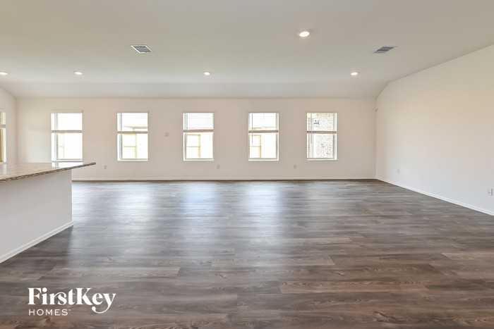 7503 Oakmont Ave - Photo 2 of 15