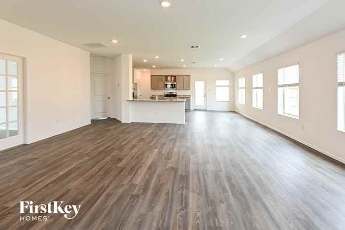 7503 Oakmont Ave - Photo 3 of 15