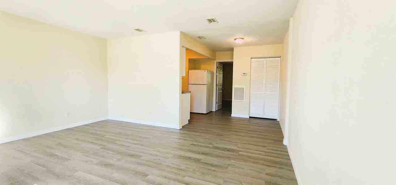 501 E Seminoe Ave - 4 #4 - Photo 2 of 7