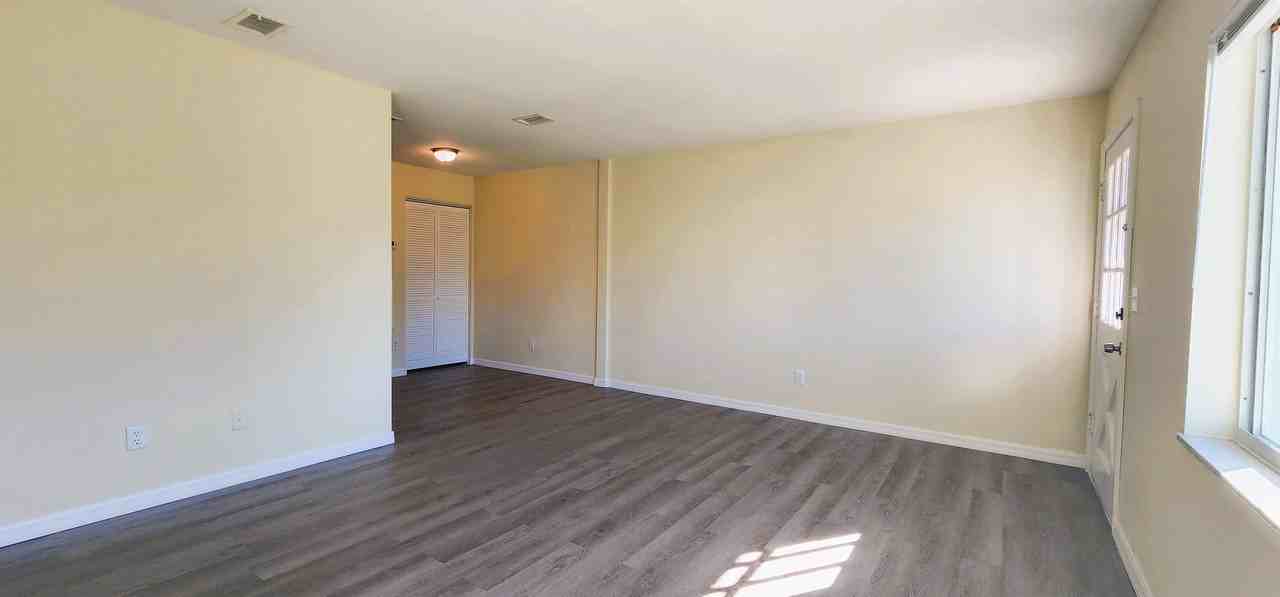 501 E Seminoe Ave - 4 #4 - Photo 3 of 7