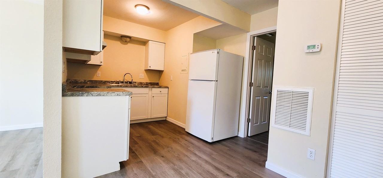 501 E Seminoe Ave - 4 #4 - Photo 4 of 7