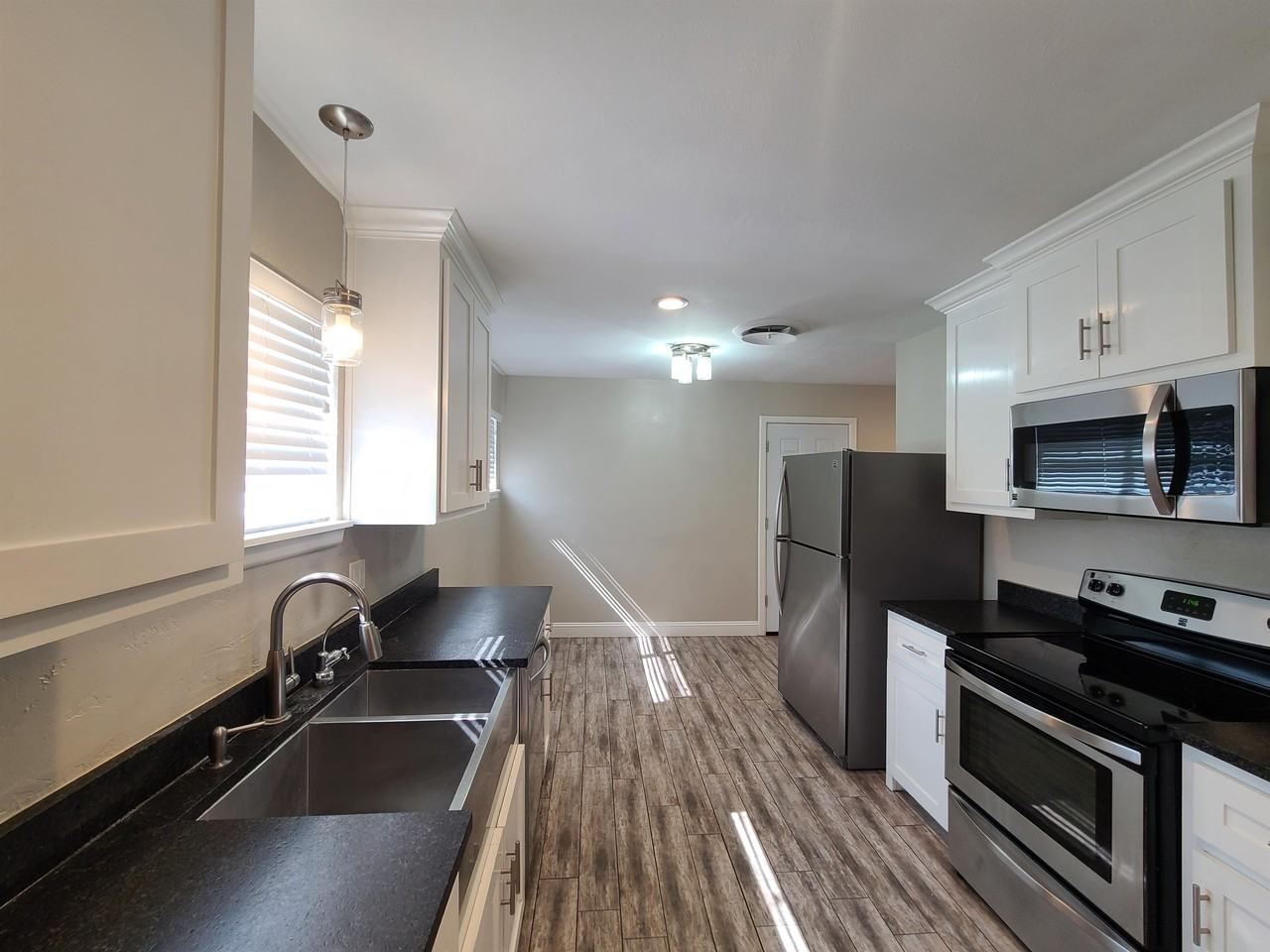 409 E Shandon Ave #1 - Photo 2 of 9