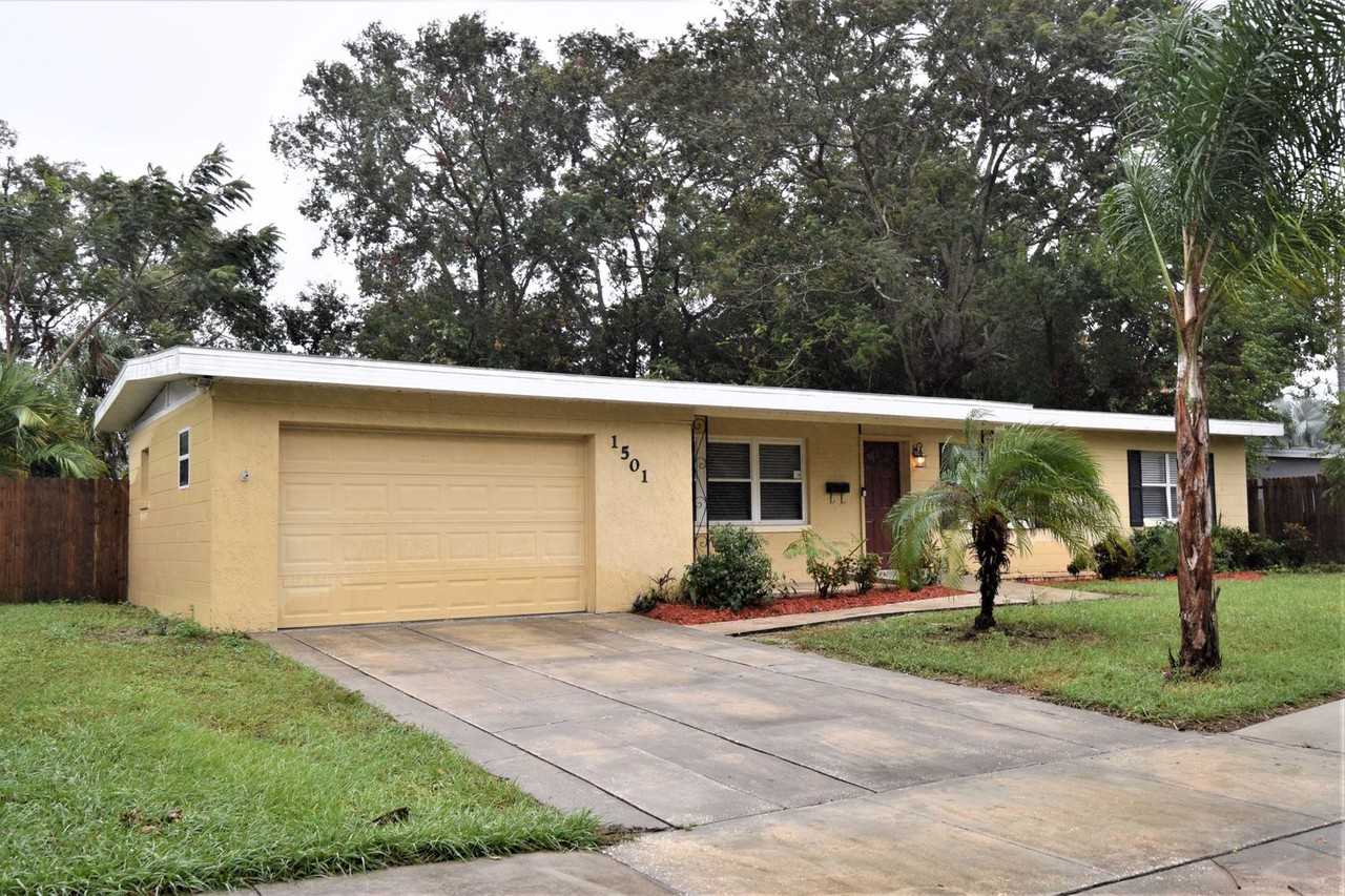 1501 Roscomare Ave - Photo 3 of 13