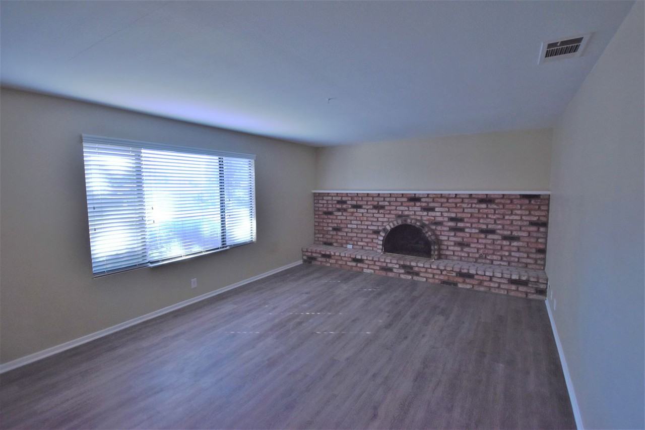 27254 Pacific St - Photo 3 of 13