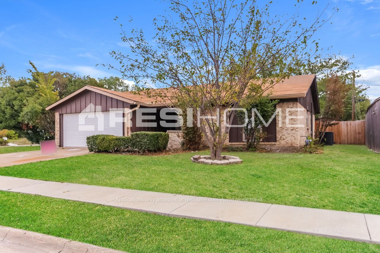 6420 Cathy Dr - Photo 3 of 23