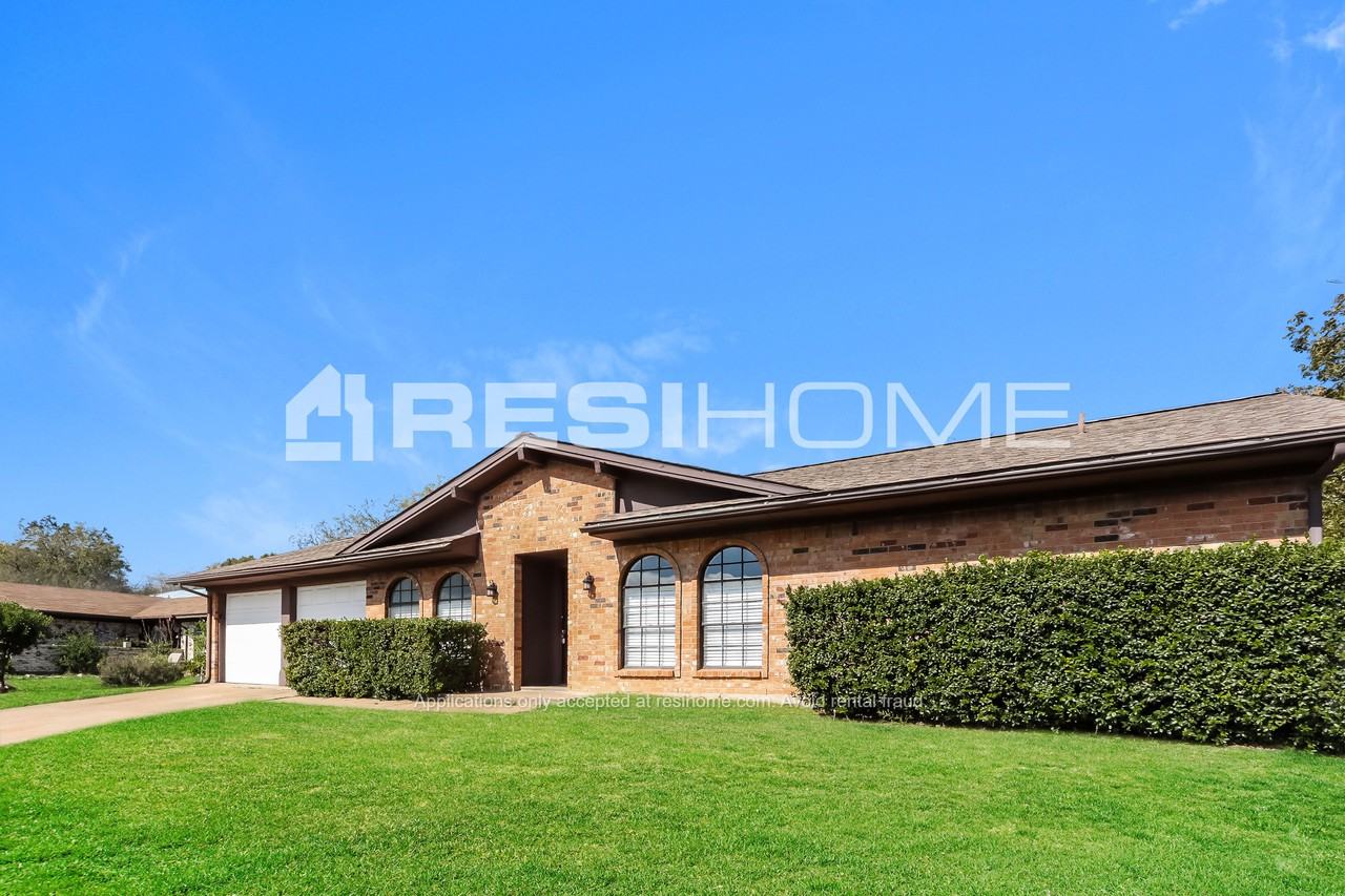 1612 Limestone Trl - Photo 3 of 23