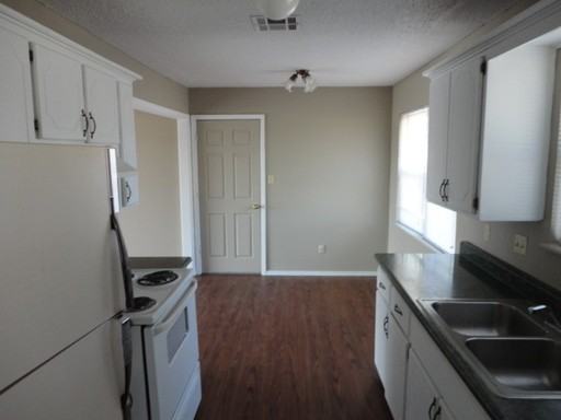422 Beacon Ave - Photo 2 of 8