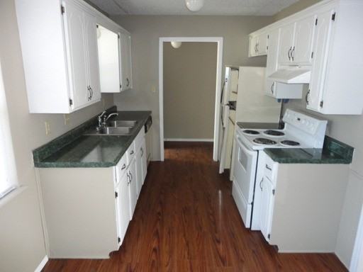 422 Beacon Ave - Photo 3 of 8