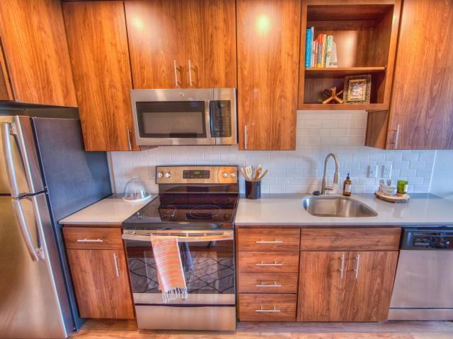 3270 N Vancouver Ave - Photo 7 of 18
