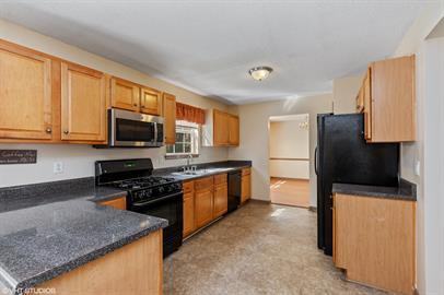 456 Berkshire Pl - Photo 3 of 14