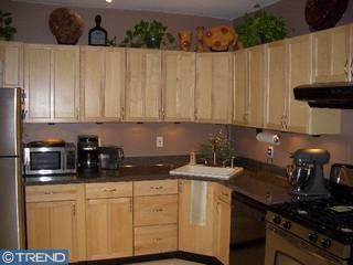 313 W 19th St - Photo 2 of 19