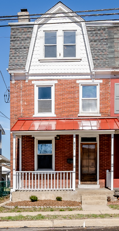 211 Bridge St - Photo 2 of 32
