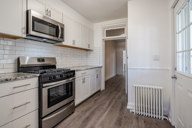 211 Bridge St - Photo 3 of 32