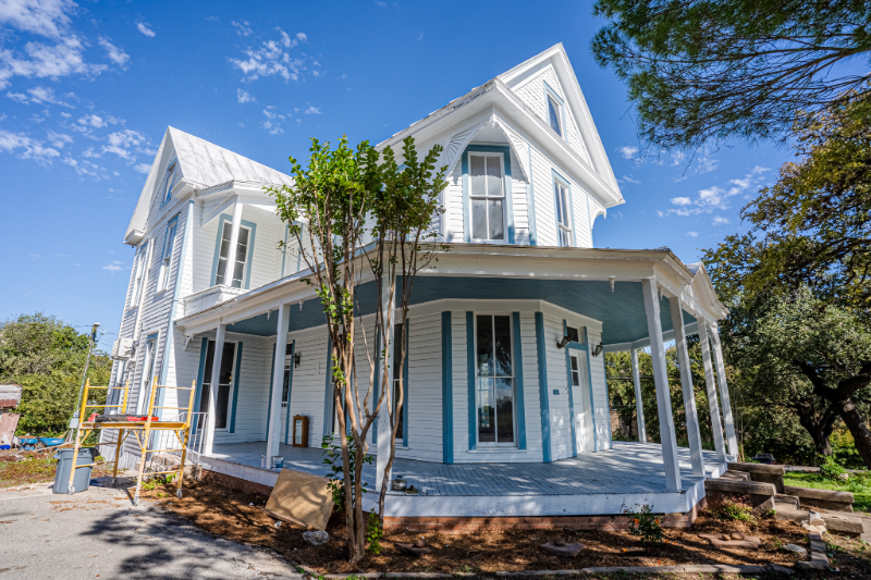 504 Burleson St - Photo 2 of 40