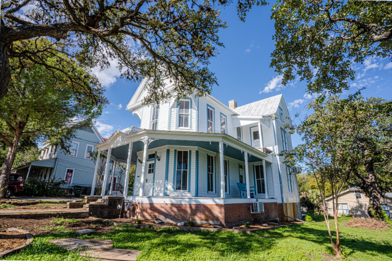 504 Burleson St - Photo 3 of 40