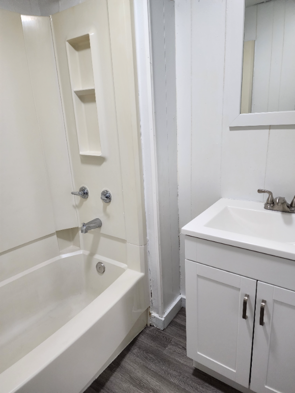 420 Hudson St - Photo 6 of 12